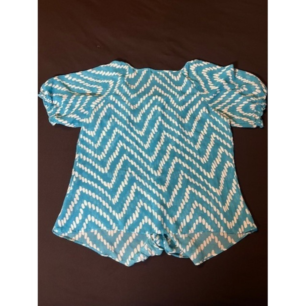By & By short sleeve blouse, teal with white pattern, size medium - Picture 11 of 11